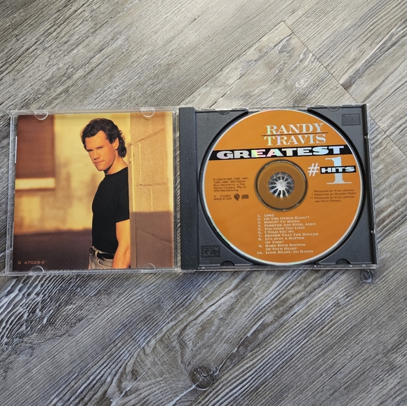 Randy Travis Greatest Hits Autographed. - Picture 3 of 4